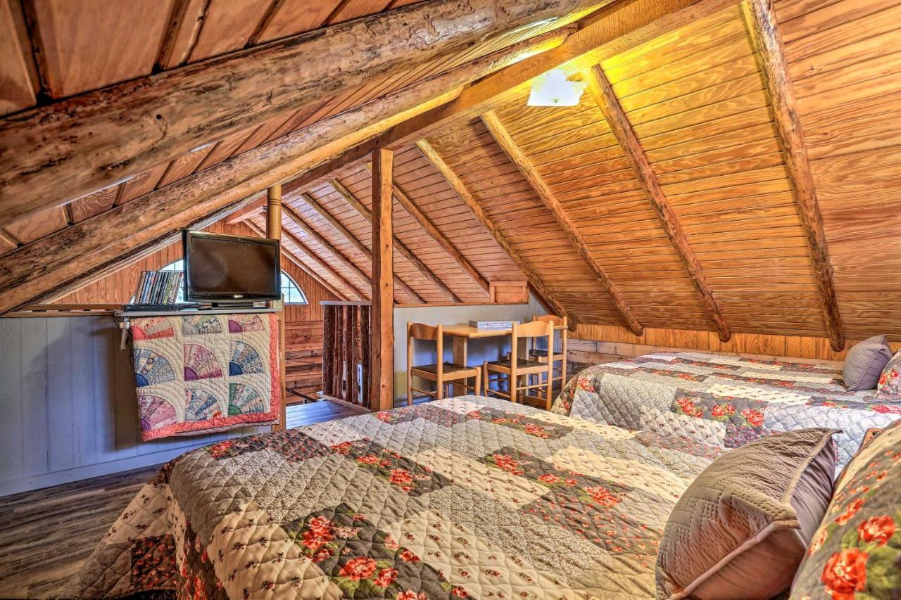 Broken Bow Log Cabin With Fire Pit, Pond, And Deck! Kültér fotó