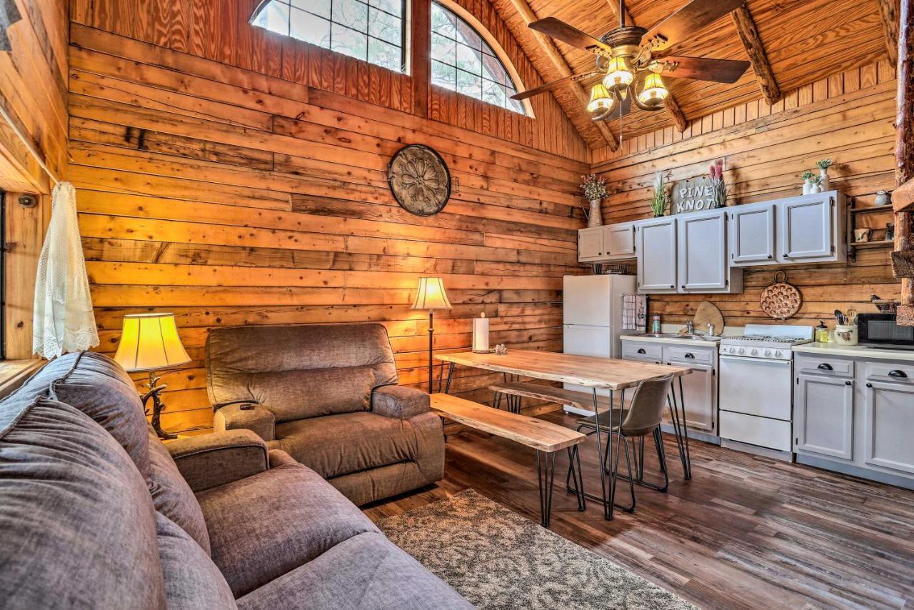 Broken Bow Log Cabin With Fire Pit, Pond, And Deck! Kültér fotó