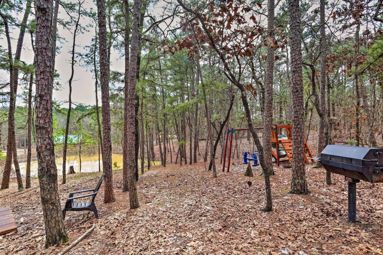 Broken Bow Log Cabin With Fire Pit, Pond, And Deck! Kültér fotó