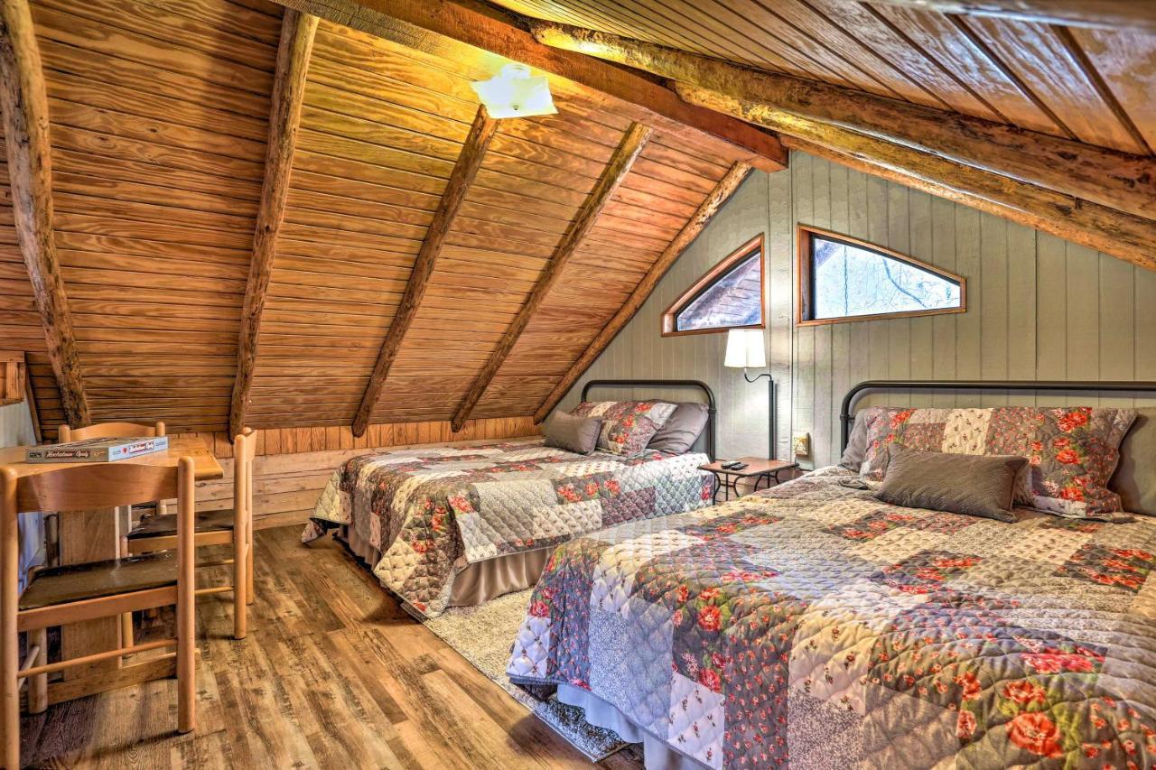 Broken Bow Log Cabin With Fire Pit, Pond, And Deck! Kültér fotó