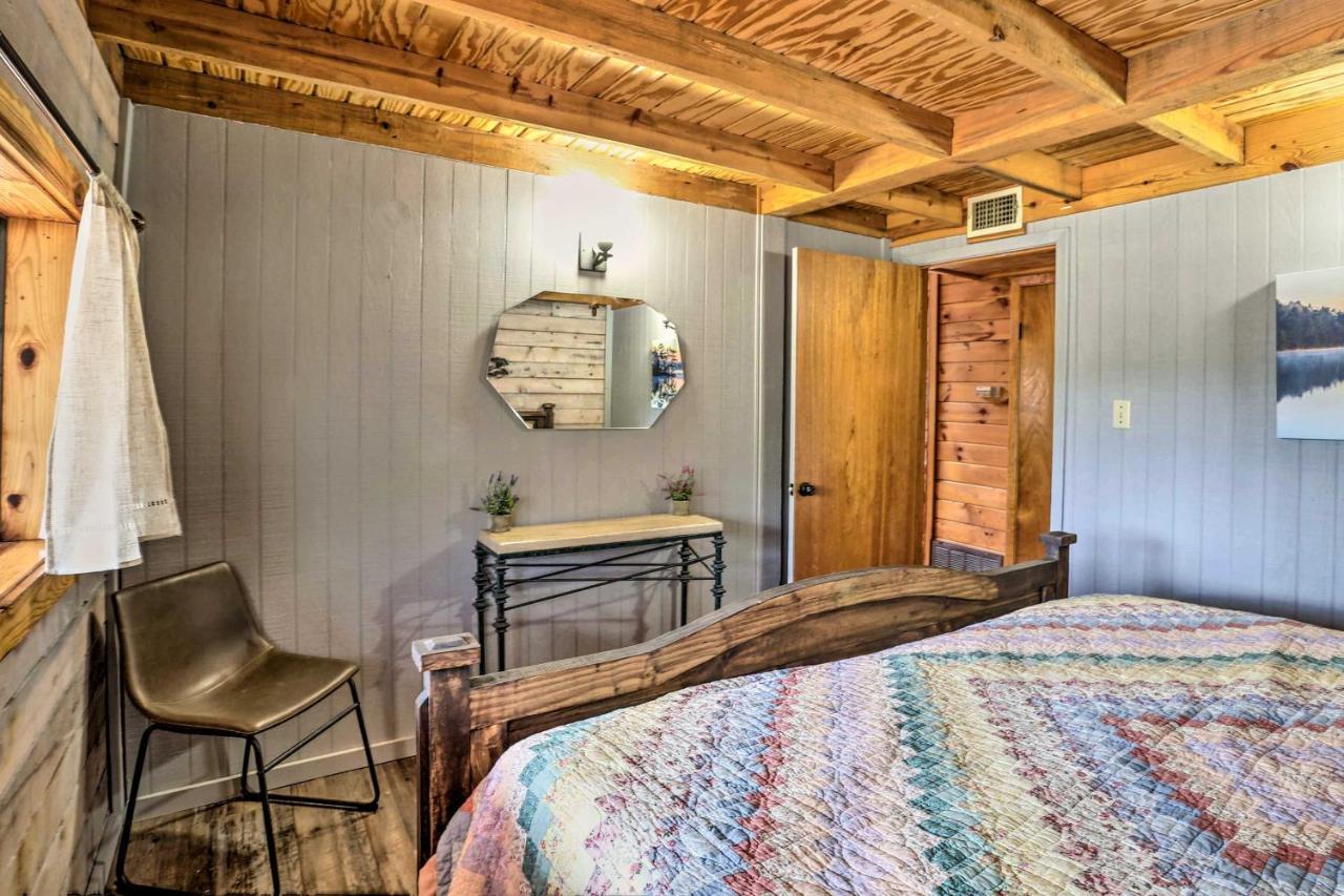 Broken Bow Log Cabin With Fire Pit, Pond, And Deck! Kültér fotó