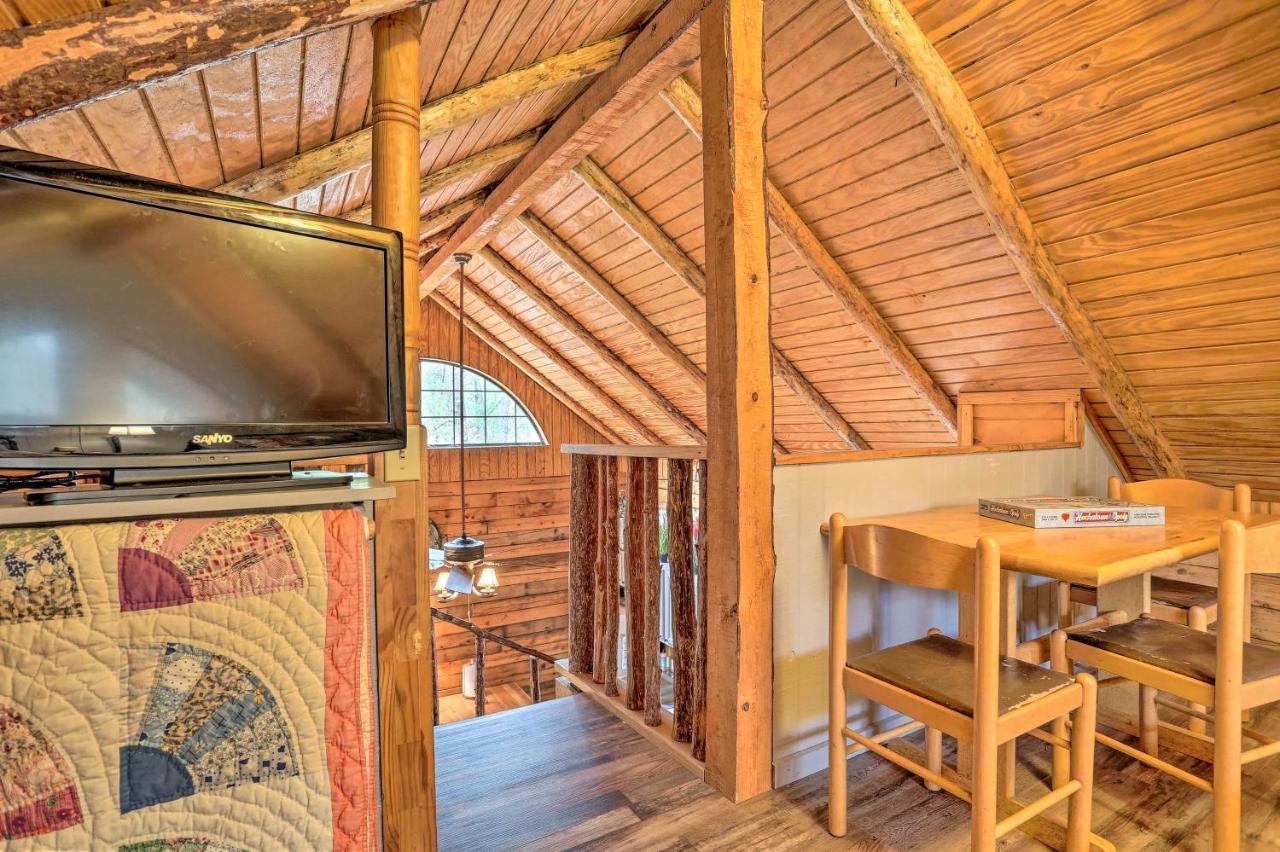 Broken Bow Log Cabin With Fire Pit, Pond, And Deck! Kültér fotó